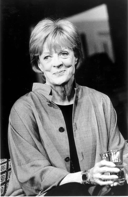 Broadway Theatres to Dim Lights in Memory of Dame MAGGIE SMITH